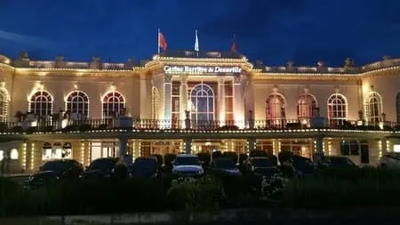 Travaillez pour les casinos Barrière cet été à Deauville